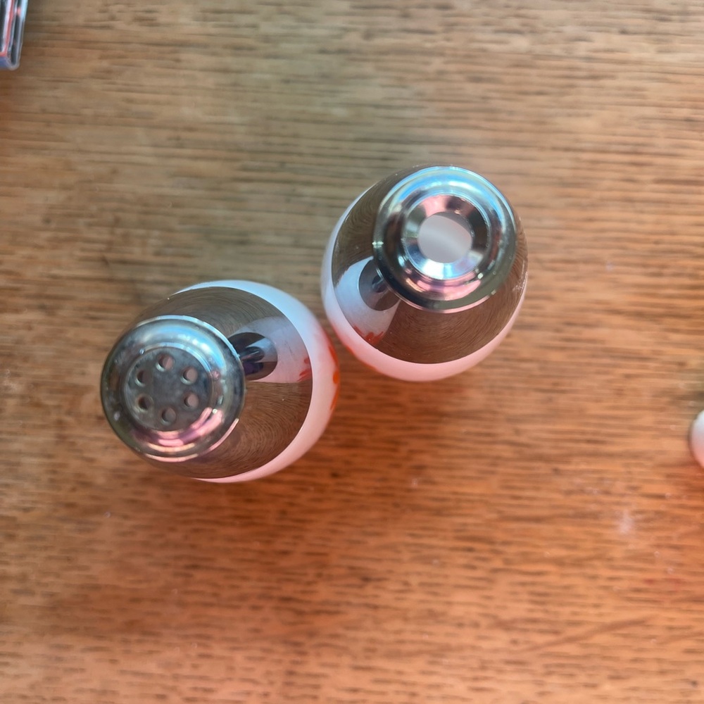 🍄SOLD🍄 Vintage milk glass Salt and Pepper Shakers - Picture 3 of 3
